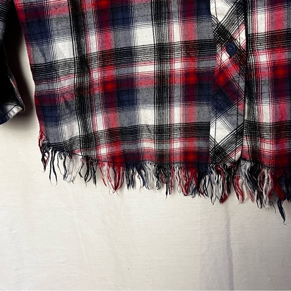 BeachLunchLounge | Elyse Red Blue Plaid Frayed Hem Button Down Shirt, Medium - Picture 5 of 9
